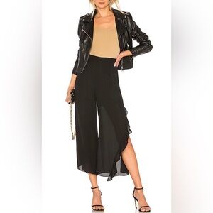 Krisa Asymmetrical Ruffle Black Crop Pants | XS (0/2)